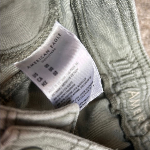 High Waist Green Baggys Mom Shorts with Cuffed Hem​ - Picture 3 of 4